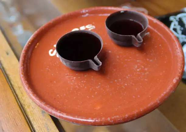 Tradicional Bebida De Postre Obidos Ginja Aka Ginjinha En Las Tazas De Chocolate Obidos